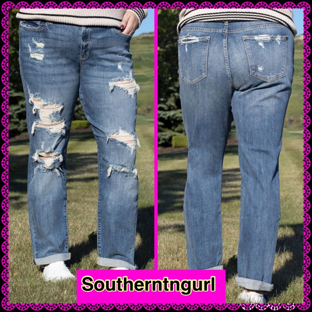 NWT JUDY BLUE Mid Rise Distressed Boyfriend Fit Jeans